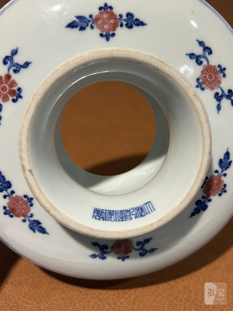 清乾隆 青花釉里红折枝花卉纹盏托 - 图8